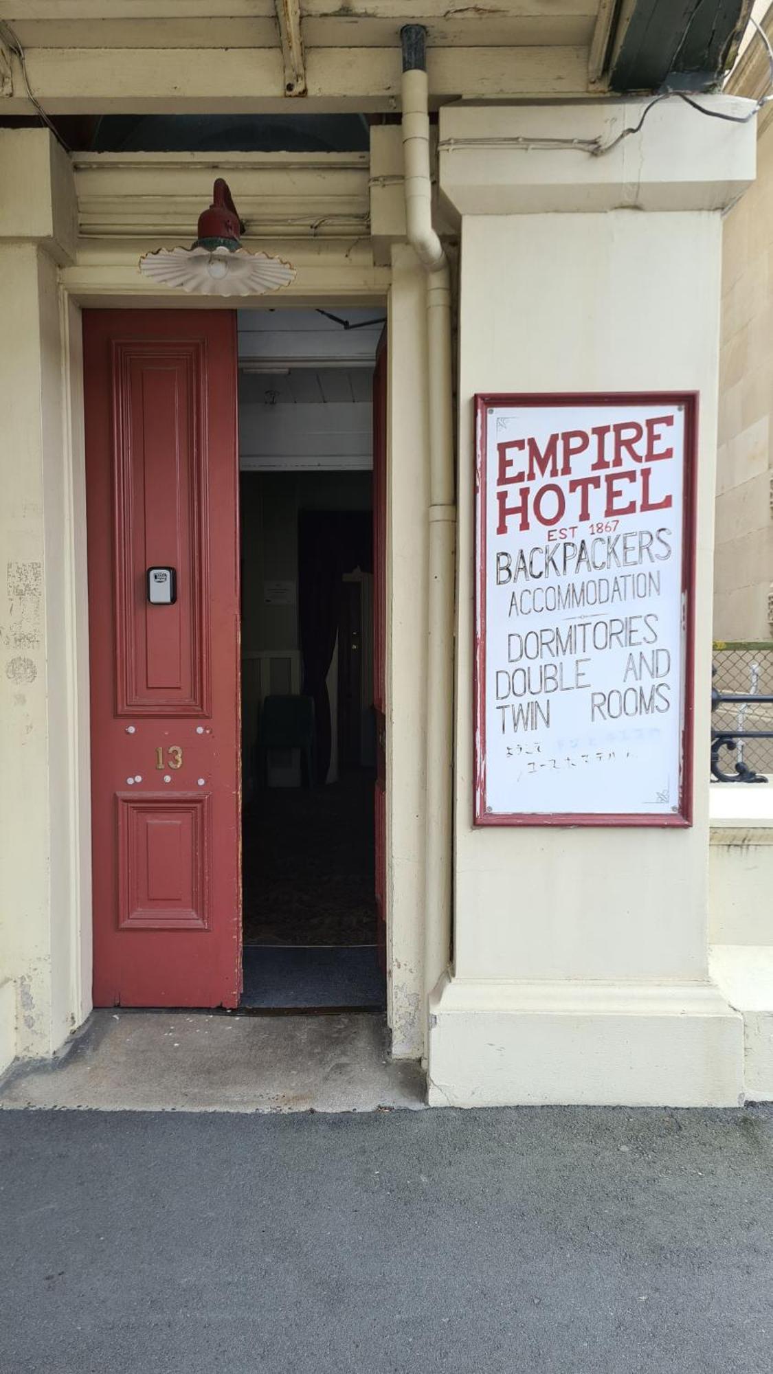Empire Hotel Backpackers أومارا المظهر الخارجي الصورة