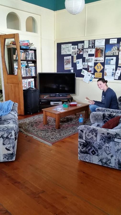 Empire Hotel Backpackers أومارا المظهر الخارجي الصورة