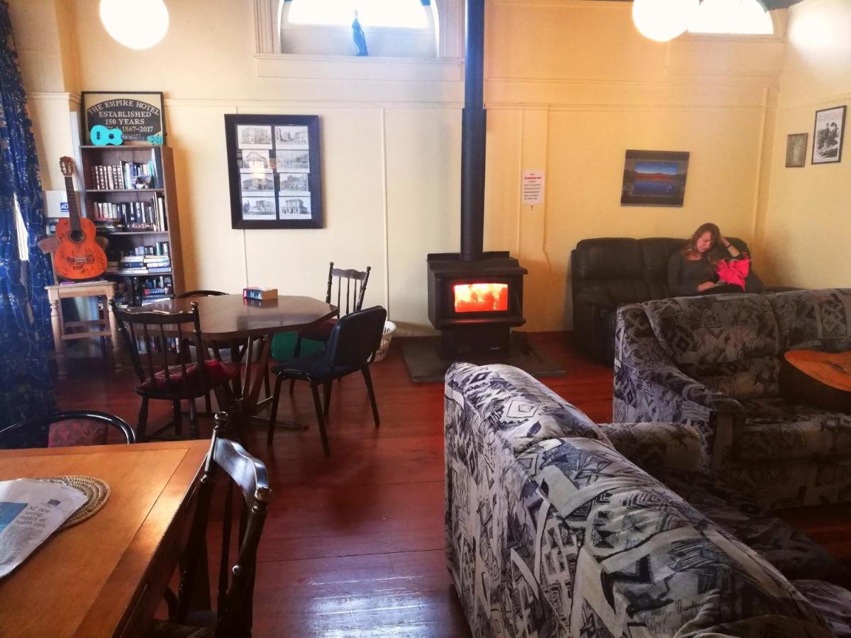 Empire Hotel Backpackers أومارا المظهر الخارجي الصورة
