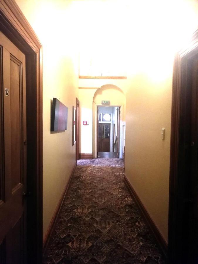 Empire Hotel Backpackers أومارا المظهر الخارجي الصورة